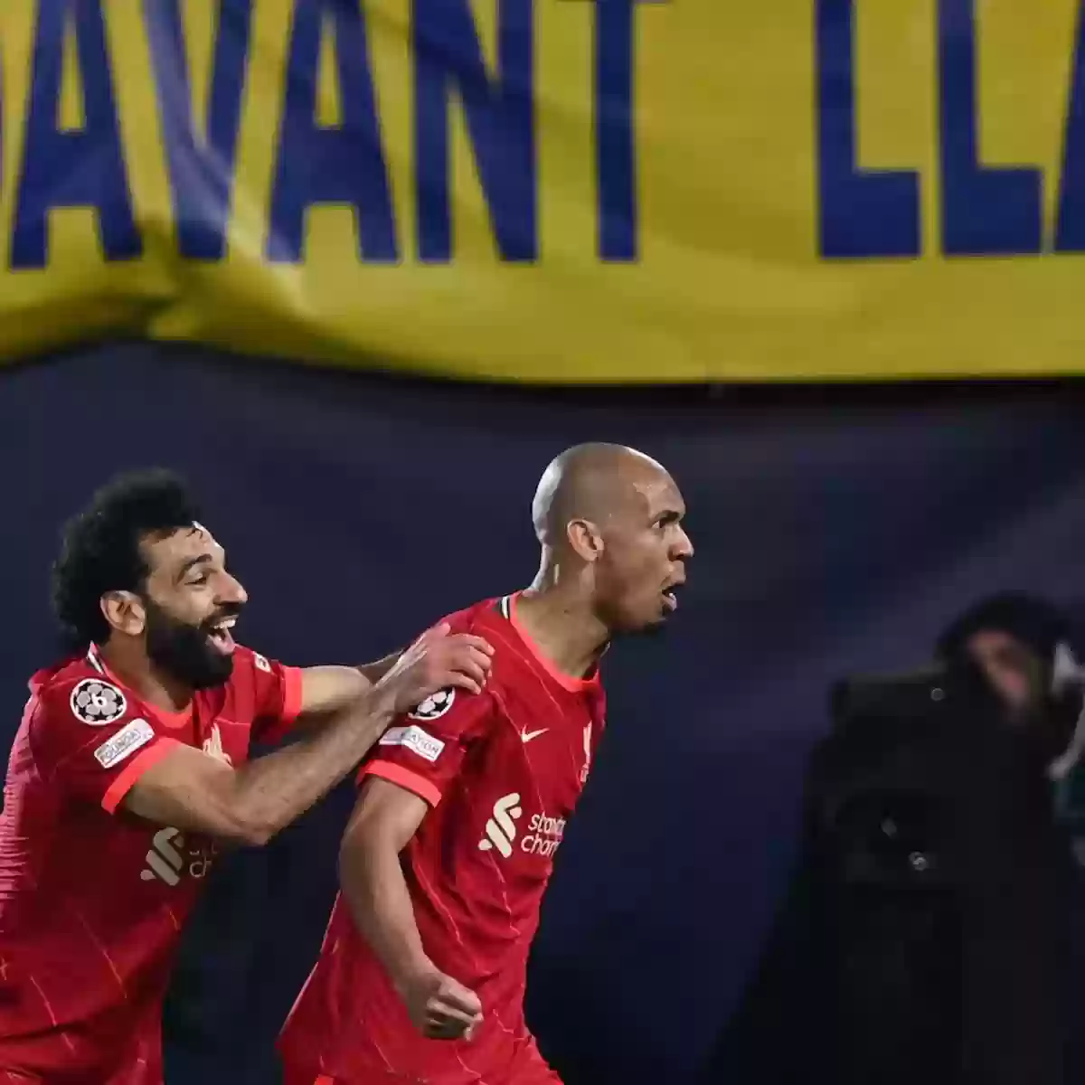 صلاح يودع فابينيو بعد انتقاله إلى نادي الاتحاد