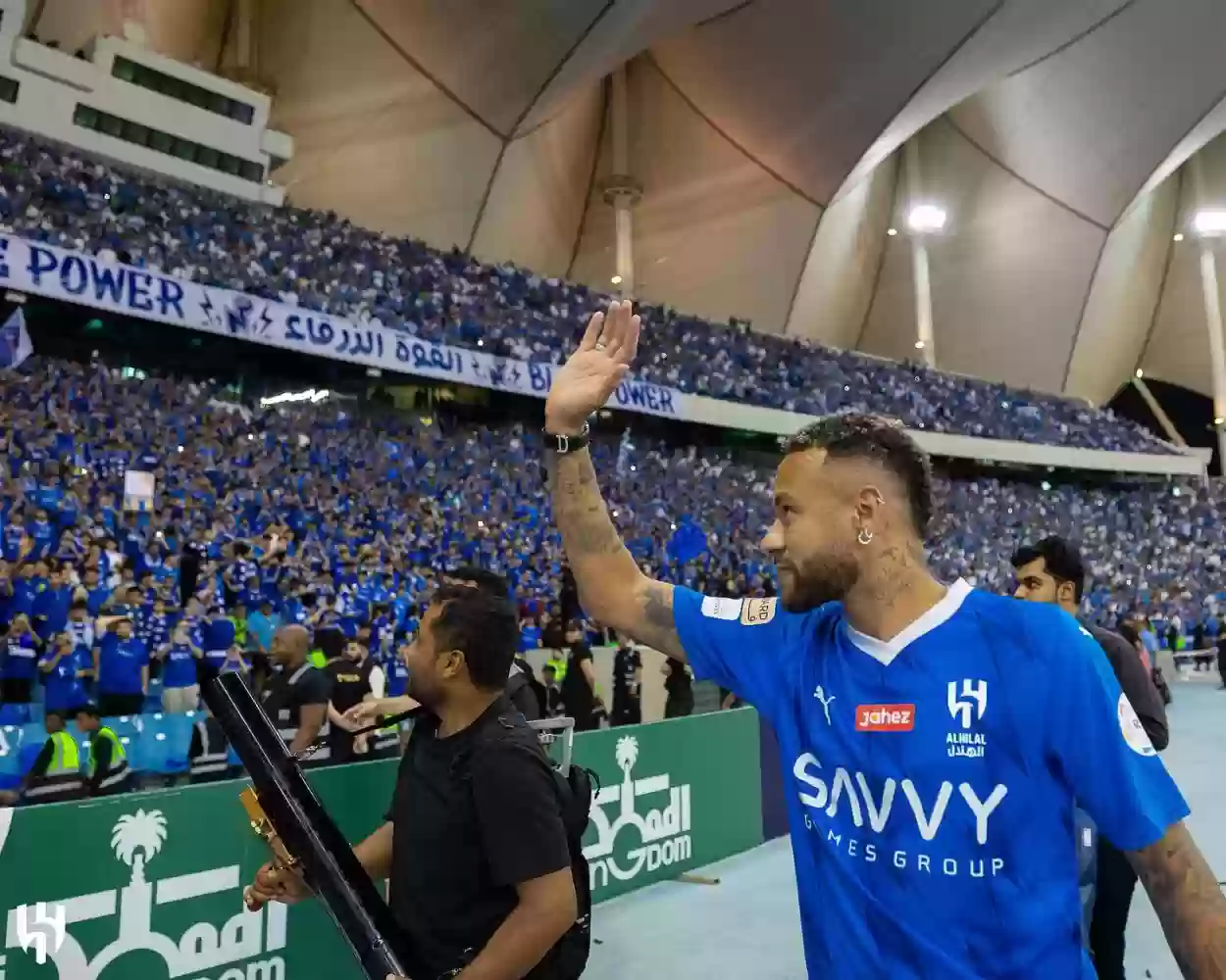 نيمار يودع جماهير الهلال ويطير إلى البرازيل.. بيغيب عن لقاء الأخدود!