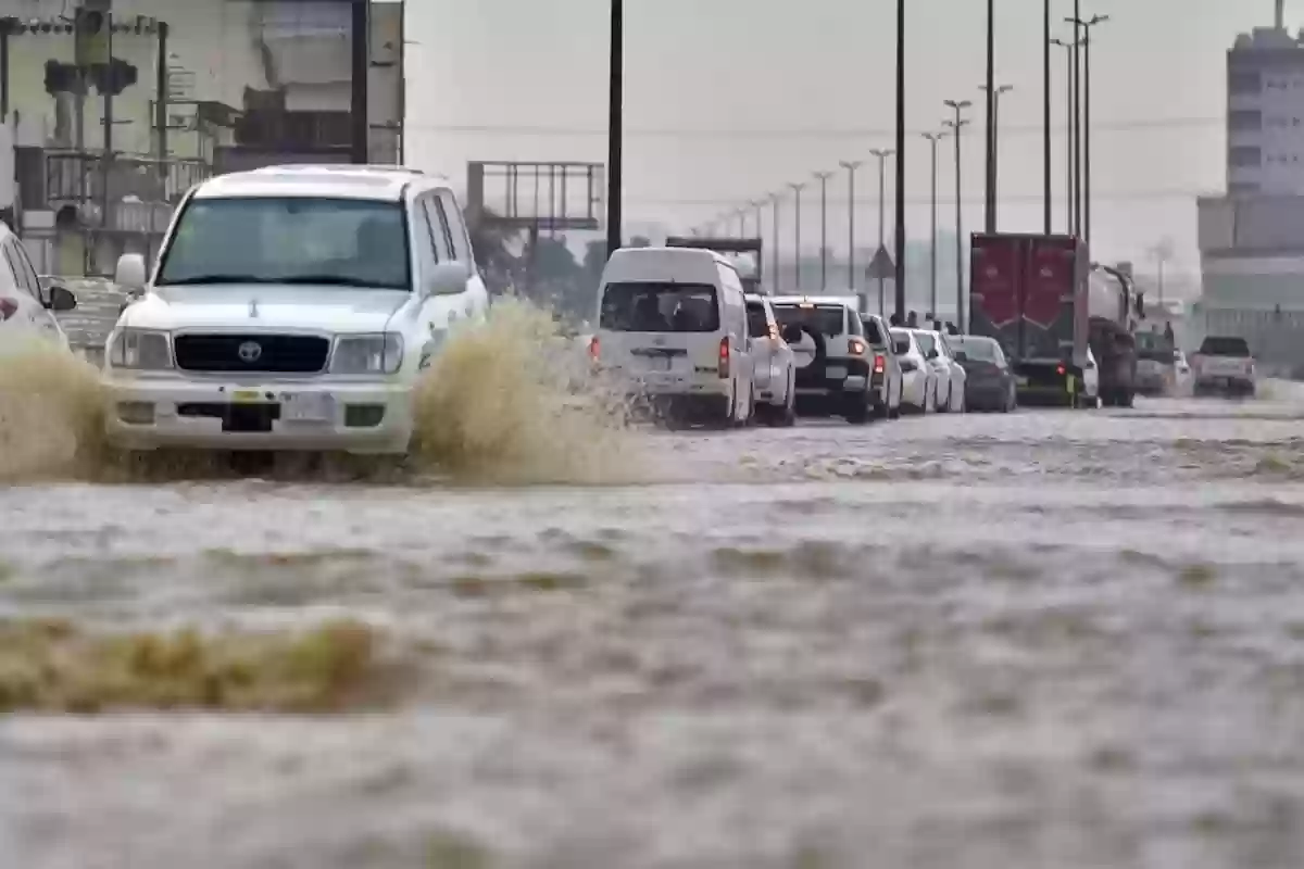 أمطار رعدية وسيول وبرد ورياح