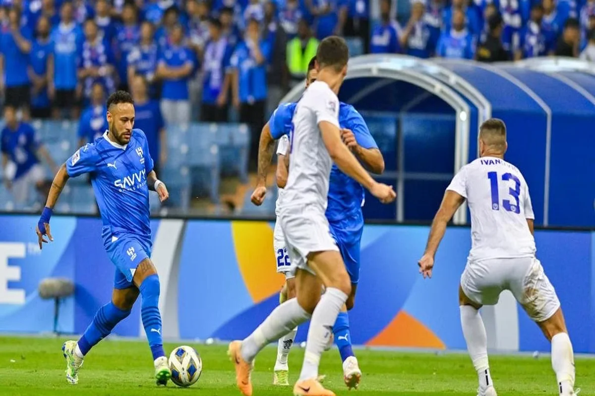 نيمار والهلال ونافباخور الأوزبكي 