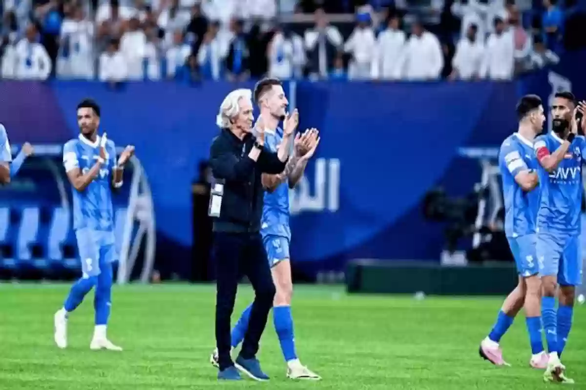 لاعب الهلال يثير الجدل بإشارة غريبة للجمهور؟!