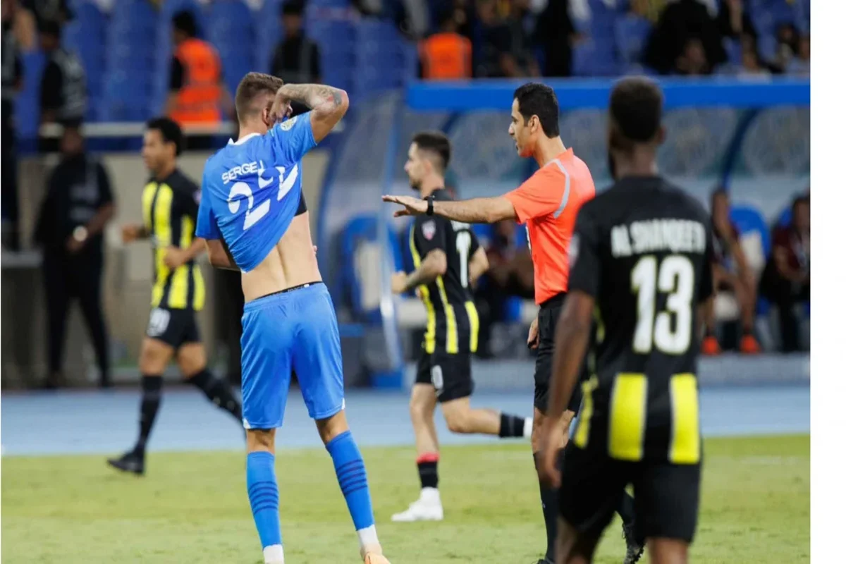 هل ستشهد قمة الهلال والاتحاد غياب نجم نادى الهلال؟